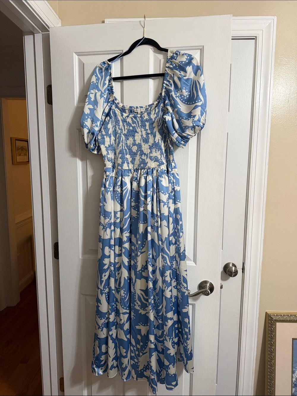 Moon River Blue and White Floral Puff Sleeve Ruched Midi Dress Size Large